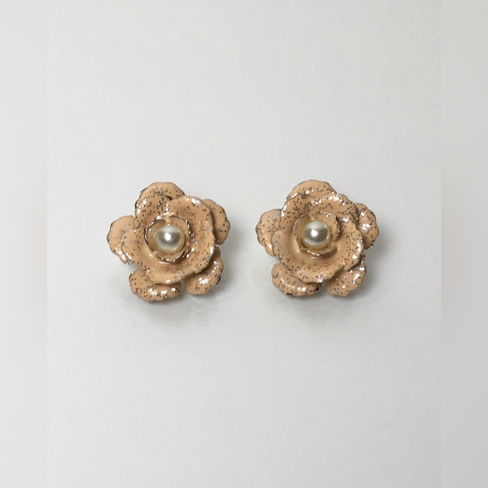 Gold Tone Enameled Rose Flower With Faux Pearl Center Earrings Blush Pink Peach